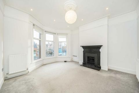 3 bedroom flat to rent, Telferscot Road, London SW12