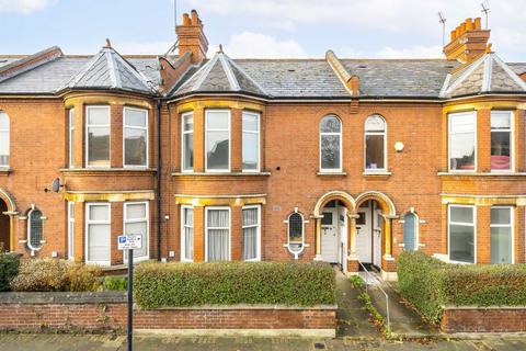 3 bedroom flat to rent, Telferscot Road, London SW12