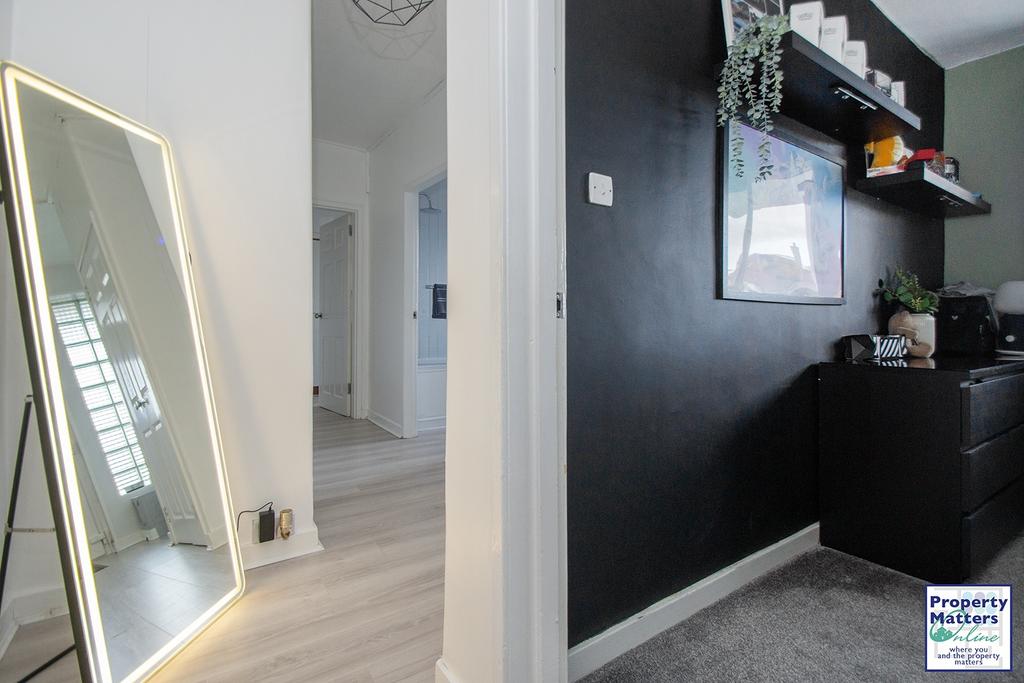 Bedroom/Hall