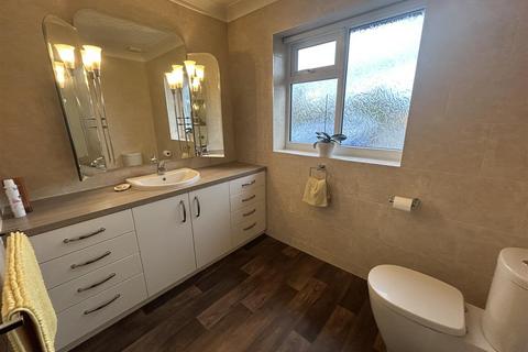 4 bedroom detached bungalow for sale, Main Road, Newsholme, Goole
