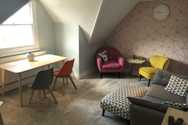 Lounge alt.jpg