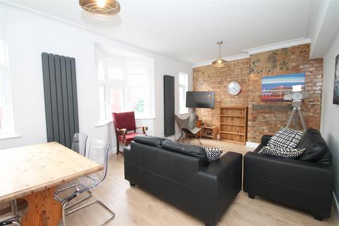 3 bedroom maisonette to rent, Tudor Way, Southgate, London N14