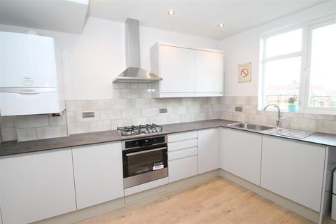 3 bedroom maisonette to rent, Tudor Way, Southgate, London N14