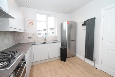 3 bedroom maisonette to rent, Tudor Way, Southgate, London N14
