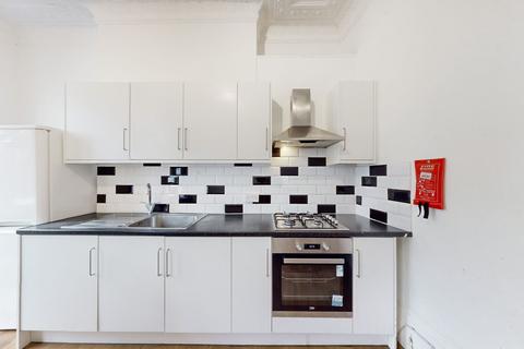 3 bedroom flat to rent, Stanley Gardens, London NW2