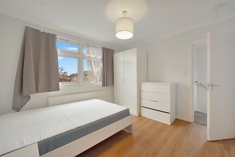 3 bedroom flat to rent, Priory Terrace, London NW6