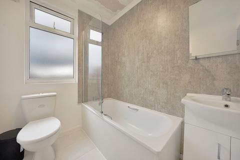3 bedroom flat to rent, Priory Terrace, London NW6