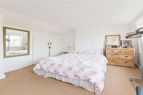 4 bedroom flat to rent, Maygrove Road, London NW6