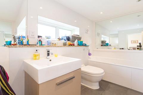 4 bedroom flat to rent, Maygrove Road, London NW6
