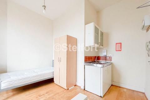 undefined, Archway Road, London, N6