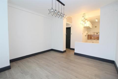 2 bedroom apartment to rent, Hillside Road, St. Albans