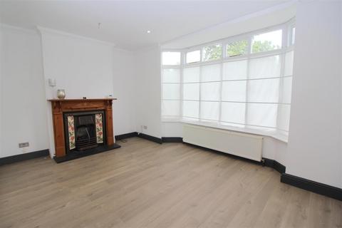 2 bedroom apartment to rent, Hillside Road, St. Albans