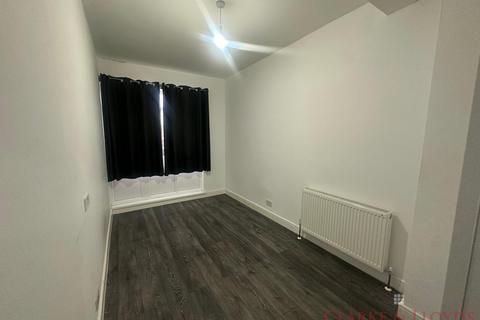 2 bedroom flat to rent, London E3