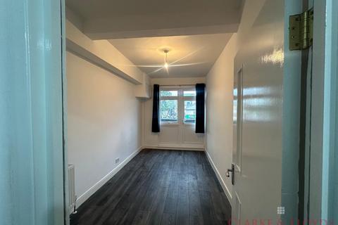 2 bedroom flat to rent, London E3