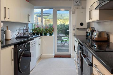 3 bedroom flat to rent, Philbeach Gardens, London SW5