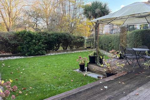 3 bedroom flat to rent, Philbeach Gardens, London SW5