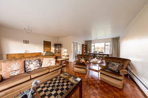 4 bedroom detached house for sale, Lodge Close, Chigwell, IG7
