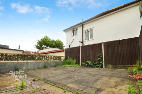 Studio to rent, Cator Crescent, New Addington CR0