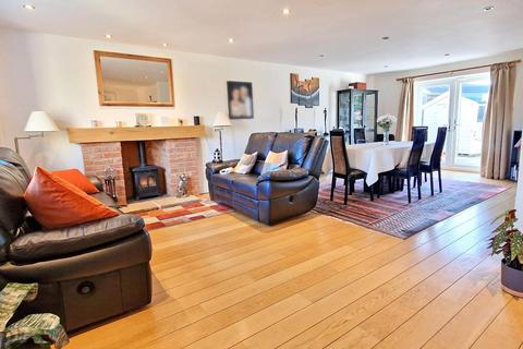 4 bedroom detached house for sale, Fortescue Drive, Chesterton, Bicester