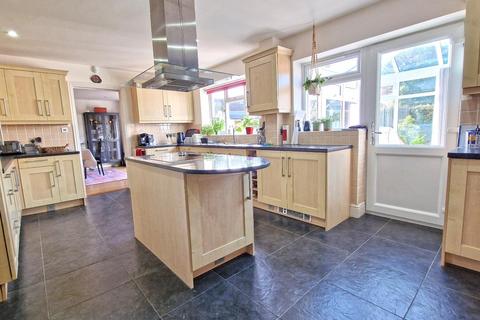 4 bedroom detached house for sale, Fortescue Drive, Chesterton, Bicester