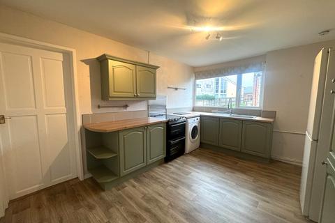 2 bedroom flat to rent, Kings Crescent , WF8