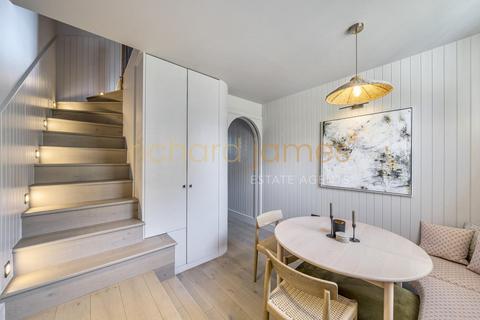 undefined, High Street, London, NW7