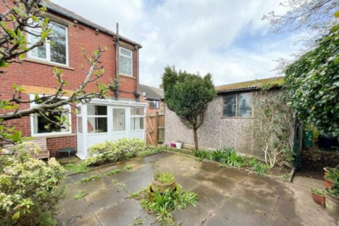 3 bedroom semi-detached house for sale, Valley Road, Thornhill, Dewsbury, WF12 0HZ