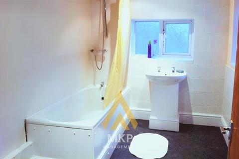 4 bedroom terraced house to rent, Oscott Road, Perry Bar, Birmingham B42