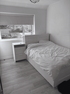 5 bedroom semi-detached house to rent, West View, Feltham, TW14
