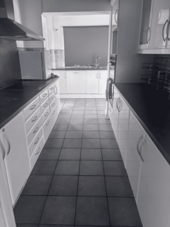 5 bedroom semi-detached house to rent, West View, Feltham, TW14