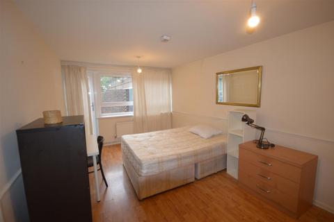 Tayport Close, London