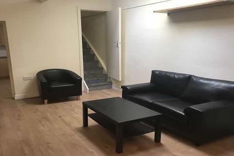 2 bedroom flat to rent, North Hill Road, Leeds LS6