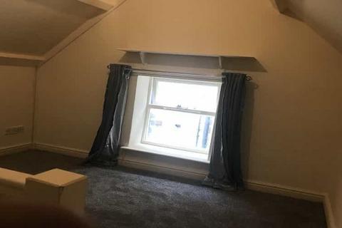 2 bedroom flat to rent, North Hill Road, Leeds LS6