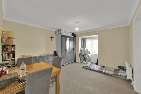 1 bedroom flat for sale, Rushdon Close, Romford RM1