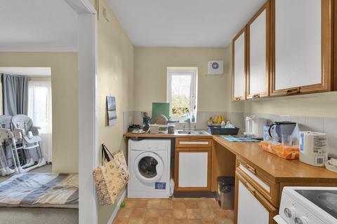 1 bedroom flat for sale, Rushdon Close, Romford RM1