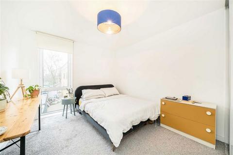 3 bedroom flat for sale, Killick Way, London E1