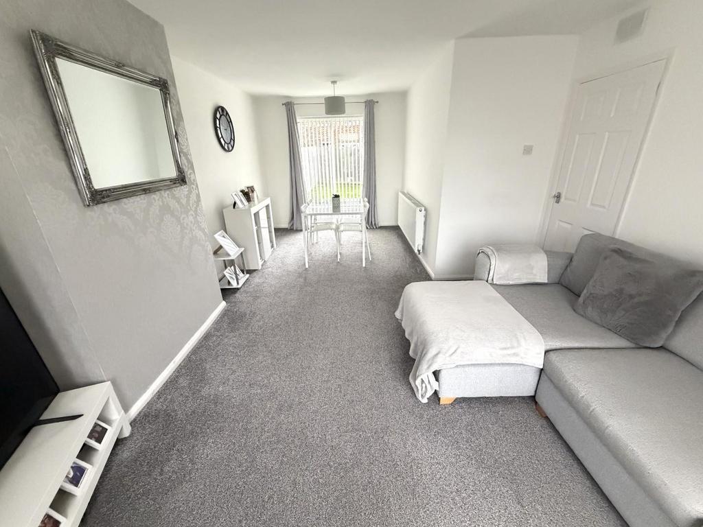 LOUNGE & DINING AREA