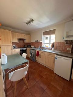 2 bedroom flat to rent, Esher Gardens, London, SW19