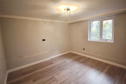 3 bedroom flat to rent, Kingsway Gardens, Hampshire SP10