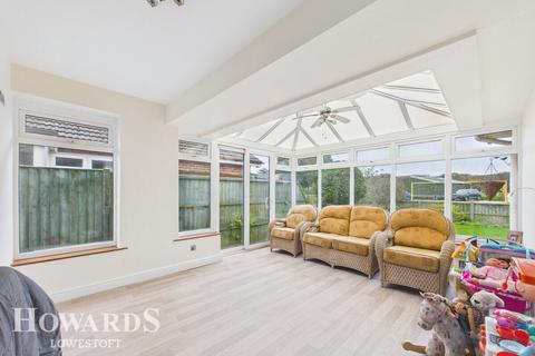 3 bedroom detached bungalow for sale, Mills Drive, Lowestoft