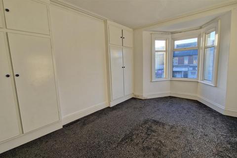 2 bedroom flat to rent, Chillingham Road, Heaton