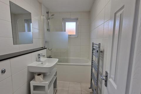 2 bedroom flat to rent, Chillingham Road, Heaton