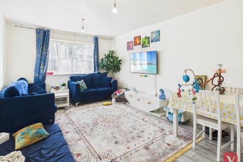 1 bedroom flat for sale, Larkspur Gardens, Luton LU4
