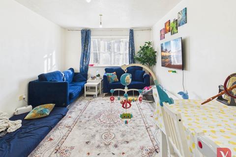 1 bedroom flat for sale, Larkspur Gardens, Luton LU4