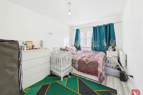 1 bedroom flat for sale, Larkspur Gardens, Luton LU4