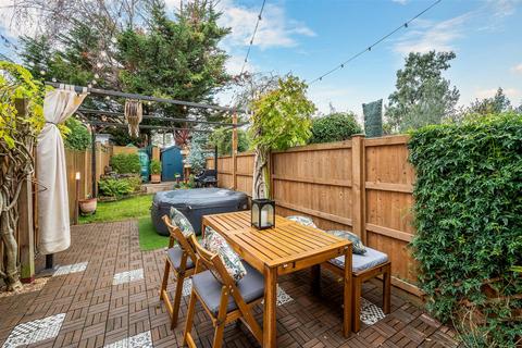2 bedroom maisonette for sale, Wilton Road, Colliers Wood SW19