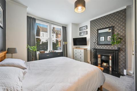 2 bedroom maisonette for sale, Wilton Road, Colliers Wood SW19