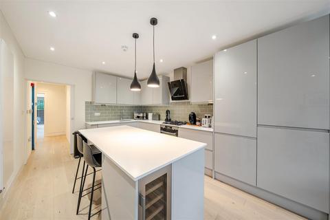 2 bedroom apartment to rent, Wolsey Road, Esher