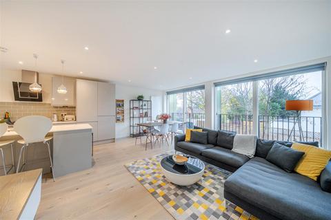 2 bedroom apartment to rent, Wolsey Road, Esher