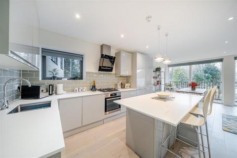 2 bedroom apartment to rent, Wolsey Road, Esher